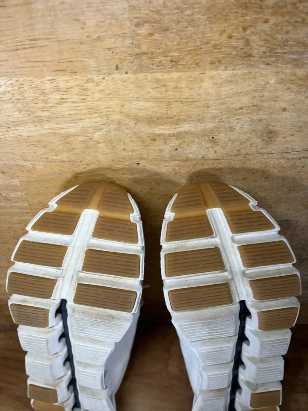 On Cloud 5 Coast LIGHTWEIGHT Womens Size 7 Running Shoes Sneakers Undyed White - Picture 10 of 12